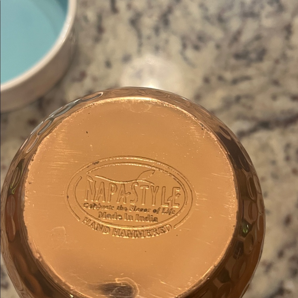 Hand hammered NAPASTYLE vase - Picture 2 of 4